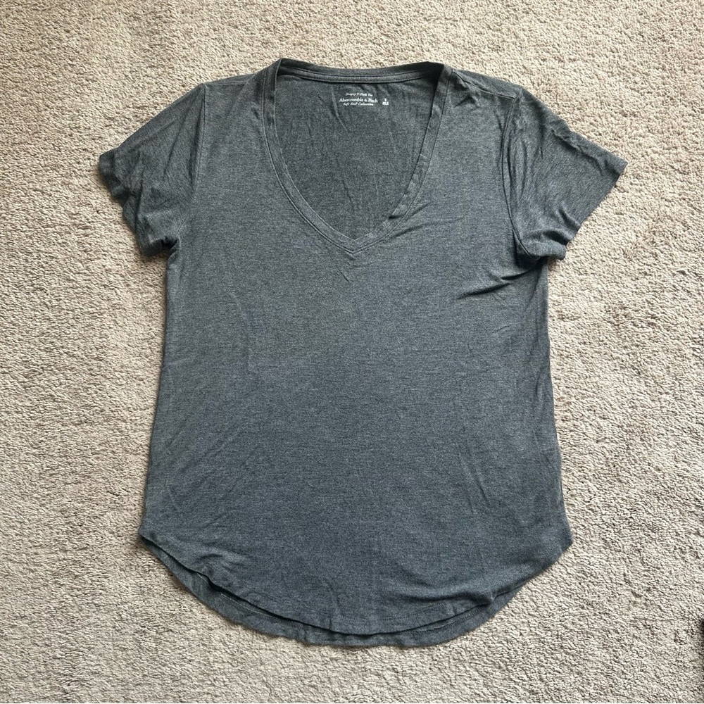 Abercrombie & Fitch Drapey V-Neck Tee in Grey Size Small